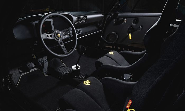 Kabin Porsche 911 bergaya off-road kreasi Kelly-Moss Road and Race