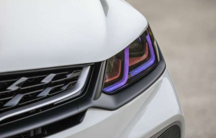 Lampu sein LED sekuensial depan dan belakang juga DRL LED yang bisa berubah warna