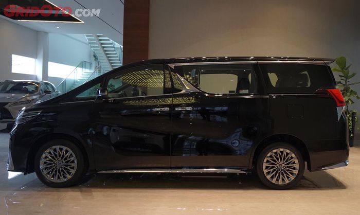 Lexus LM berbagi basis dengan Toyota Alphard