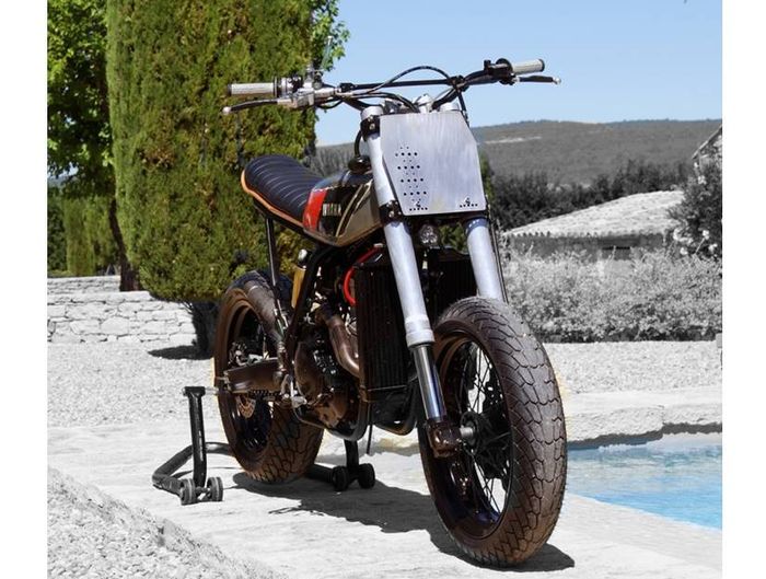 Husqvarna SM450R custom tracker-scrambler dari HIDE Brussels