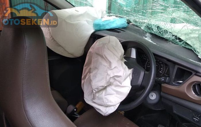 Airbag Toyota Calya mengembang dengan baik saat terjadi kecelakaan di Cileungsi (8/5/2019).