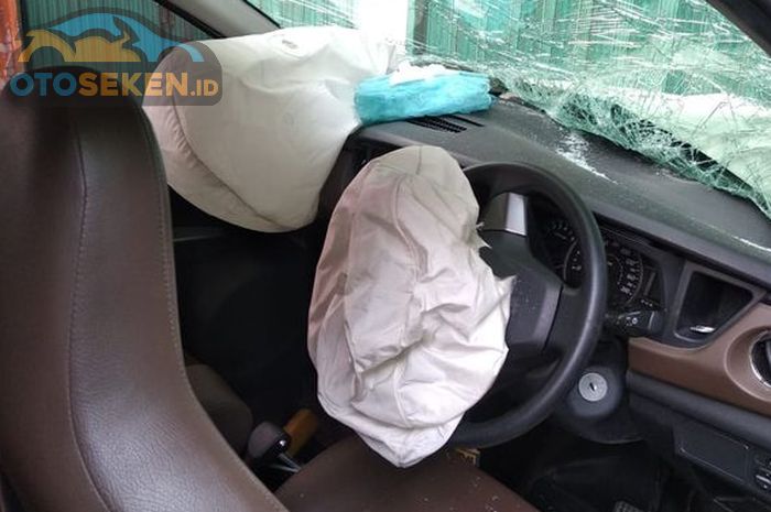 Airbag Toyota Calya mengembang dengan baik saat terjadi kecelakaan di Cileungsi (8/5/2019).