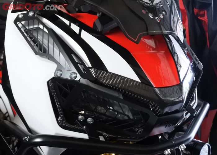 Pasang Cover Headlamp Di Honda Adv 150 Makin Kentara Aura Adventure Gridoto Com