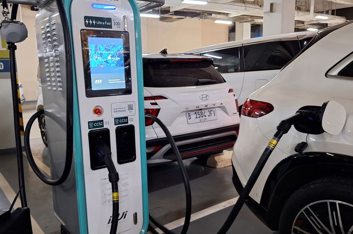 Ilustrasi mobil listrik