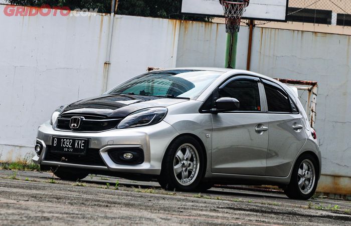 Honda Brio Satya dengan pelek  Mugen MR 05 ring 15 inci