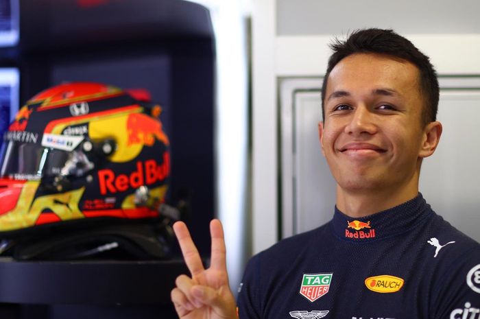 Alexander Albon mengaku senang bisa mendapat perpanjangan kontrak dari tim Red Bull hingga F1 musim 2020 berakhir