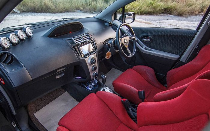 Tampilan sporty kabin modifikasi Toyota Yaris bakpao