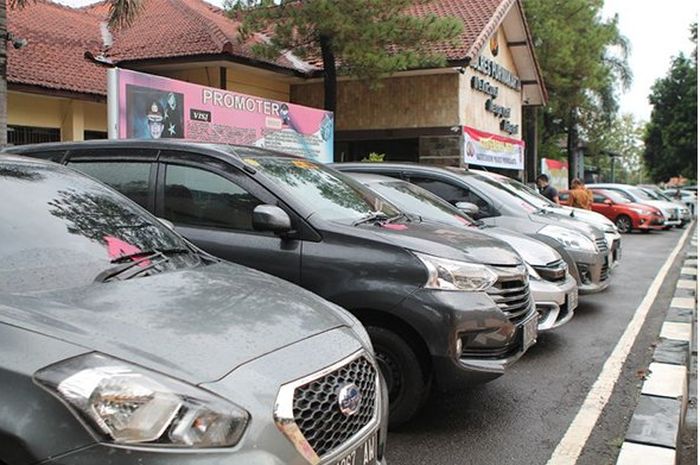 Mobil rental yang digadai pelaku diamankan di Mapolres Purwakarta