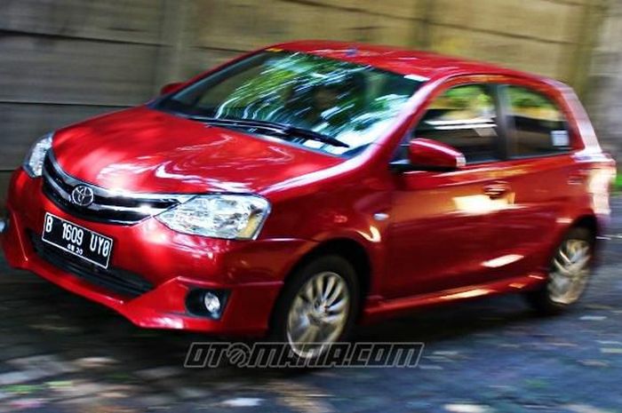 Spesifikasi mesin dan kisaran harga Toyota Etios Valco tahun 2015 seken.