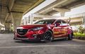 Si Merah Seksi Mazda3 Tampil Lebih Menggoda Adopsi Gaya Rocket Bunny