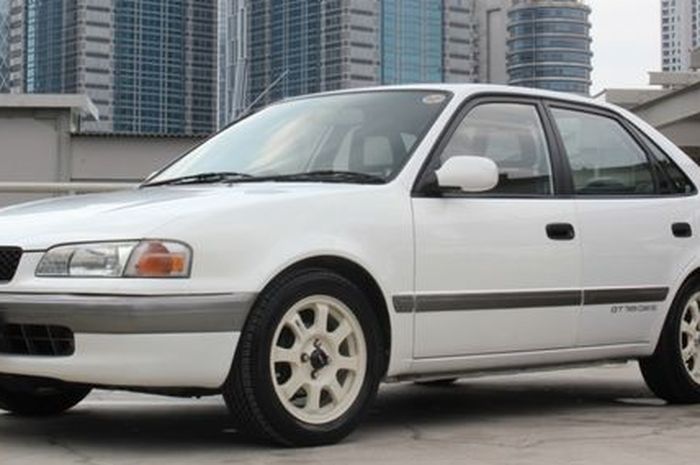 Toyota Corolla Sprinter 1996 langka dimodifikasi ala 1990-an