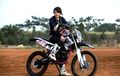 Kawasaki KLX150 Tunggangan Selebgram Cantik, Garuk Tanah tapi Girly