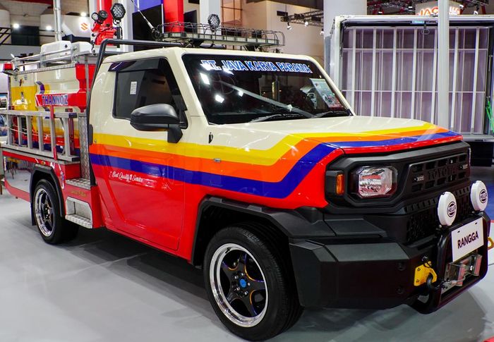 Toyota Hilux Rangga diubah menjadi kendaraan pemadam kebakaran