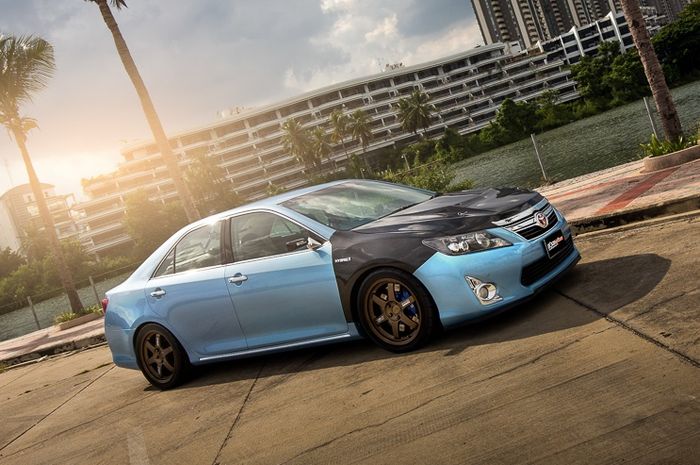 Selain ekstreior, Toyota Camry ini juga menyimpan interior bergaya racing