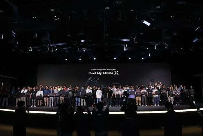 OMO-X Pioneer Delivery Ceremony dihadiri 100 konsumen pembeli pertama OMOWAY OMO-X 