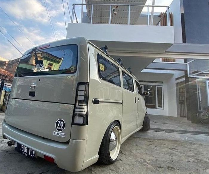 Daihatsu Gran Max tampil kece dan ceper dengan air suspension