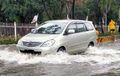 Terabas Banjir Pakai Mobil Matic Efeknya Serem, Setinggi Apa Genangan Yang Boleh Dilibas?