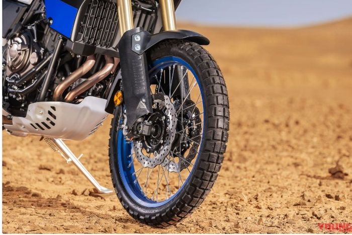 Dilengkapi dua cakram dengan kaliper Brembo