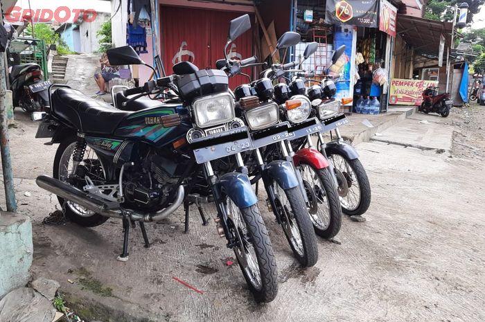 Deretan Yamaha RX-King bekas yang dijual Didi Sarsidi di Depok, Jawa Barat.