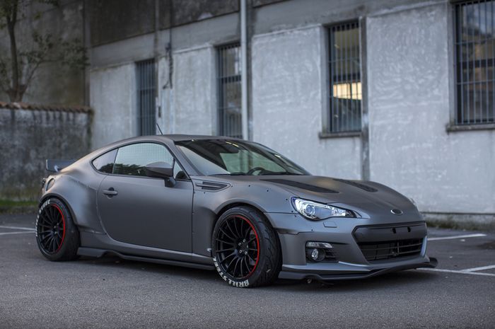 Modifikasi Subaru BRZ dengan body kit Rocket Bunny