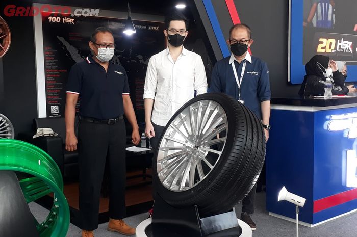 PT Elangperdana Tyre Industri merilis ban Accelera Ipta EVT