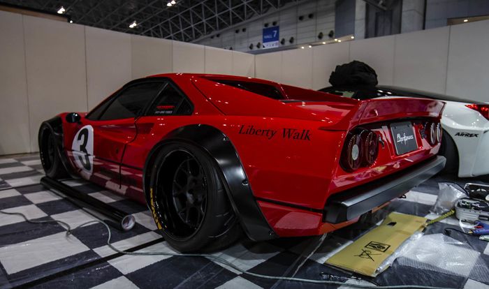Modifikasi Ferrari 308 GTS besutan Liberty Walk, Jepang