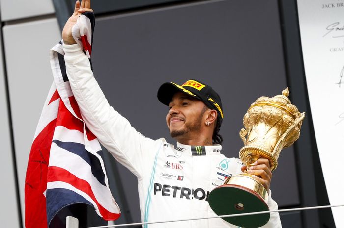 Pembalap Mercedes, Lewis Hamilton mengaku senang dan bahagia usai berhasil mengalahkan Valtteri Bottas di F1 Inggris (14/7/2019)