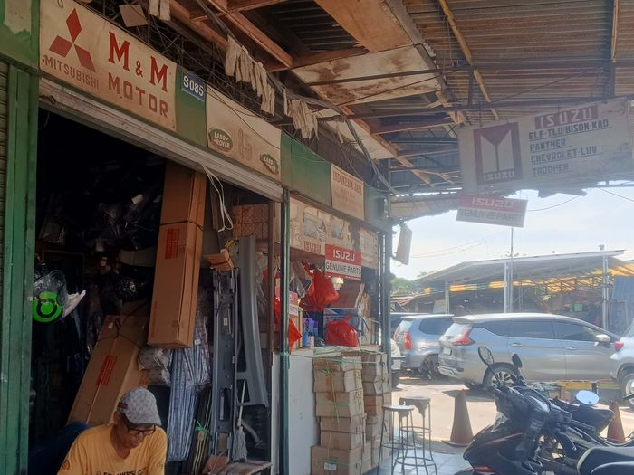 Bengkel Indonesia Jaya di Pasar Mobil Kemayoran