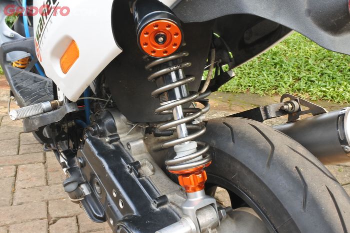 Pakai shock Scarlet.