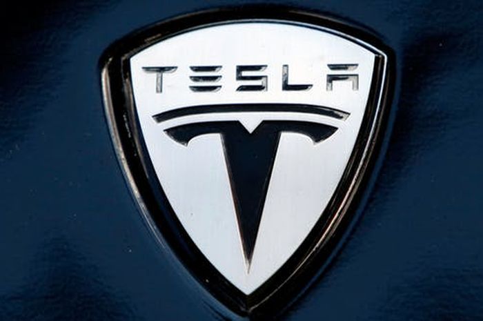 Emblem perusahaan mobil listrik Tesla
