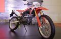 Menyorot Suspensi Honda CRF150L Yang Terlihat Lebih Gagah Dibanding Lawannya