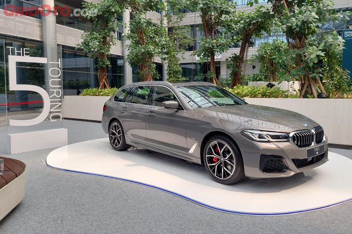 BMW Seri 5 Touring dijual dengan harga Rp 1,6 miliar off the road.