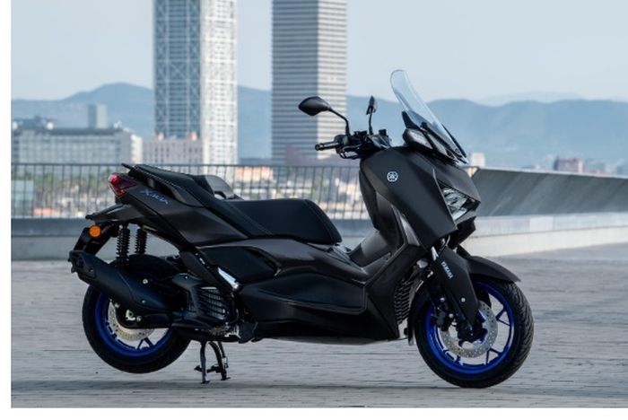 Bentuk knalpotnya lebih ramping mirip NMAX