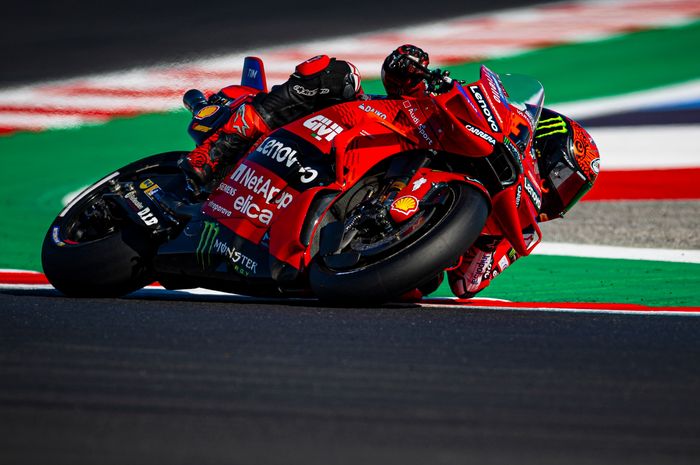 Belum mulai balapan, Pecco Bagnaia sudah kalah cepat dalam ketibaan di Indonesia sebelum MotoGP Mandalika. 