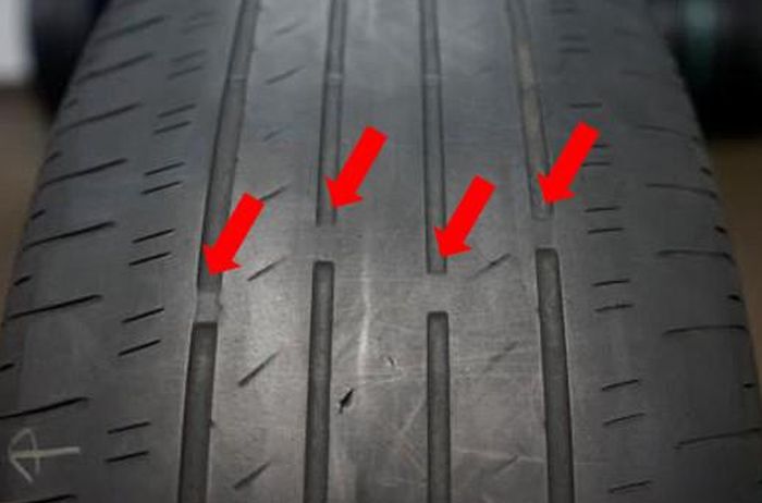 Ilustrasi ban sudah menyentuh TWI, bila kondisi seperti ini ada baiknya segera diganti