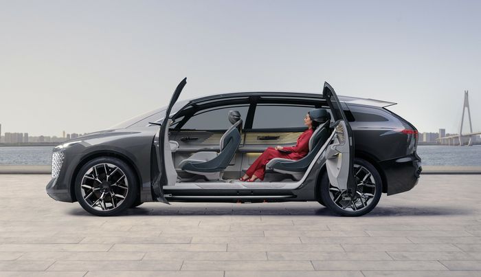 Audi Urbansphere memiliki bodi bongsor dan ruang interior yang lapang.