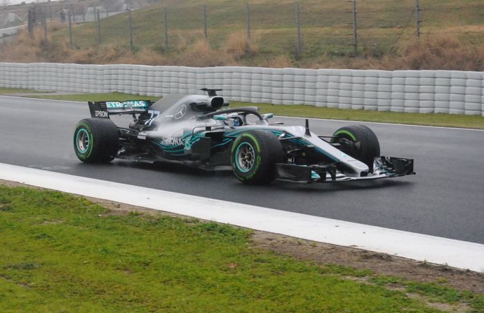 Valtteri Bottas memimpin sampai tengah hari pas jam makan siang