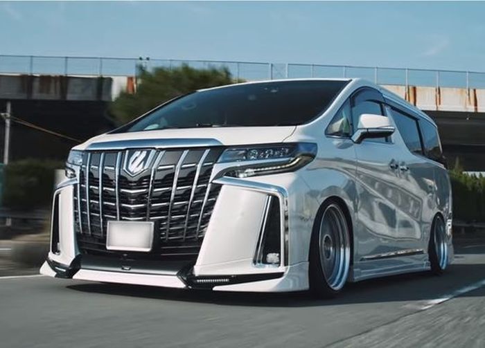 Modifikasi Toyota Alphard dandan elegan ditopang setup kaki-kaki kandas