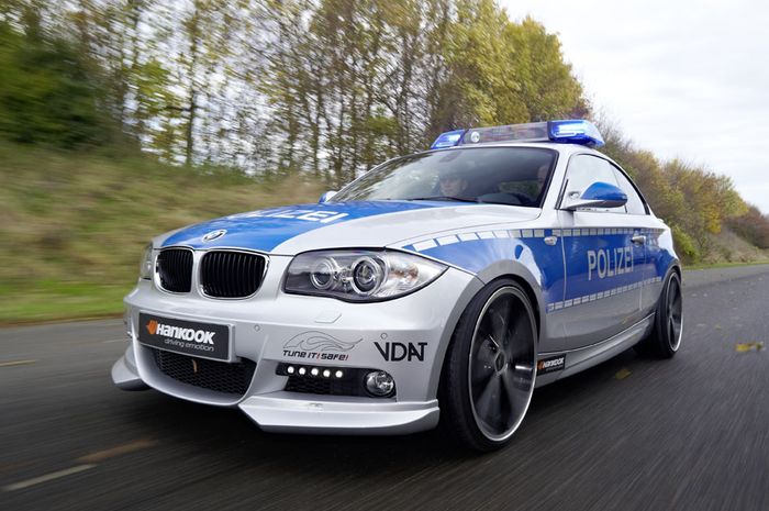 Modifikasi mesin BMW Seri-1 123d jadi mobil polisi hasil garapan AC Schnitzer, Jerman