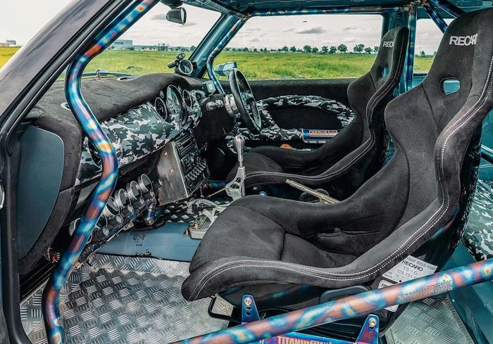 Tampilan kabin modifikasi MINI Cooper S dikemas sarat nuansa racing