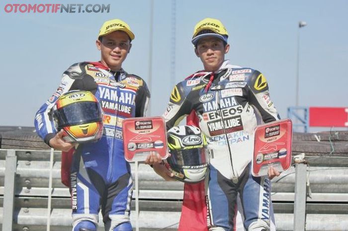 Wahyu Aji Trilaksana (kanan) berhasil meraih podium 2 di race kedua UB150 ARRC Thailand dan tidak cukup menjadikannya juara Asia UB150 tahun ini