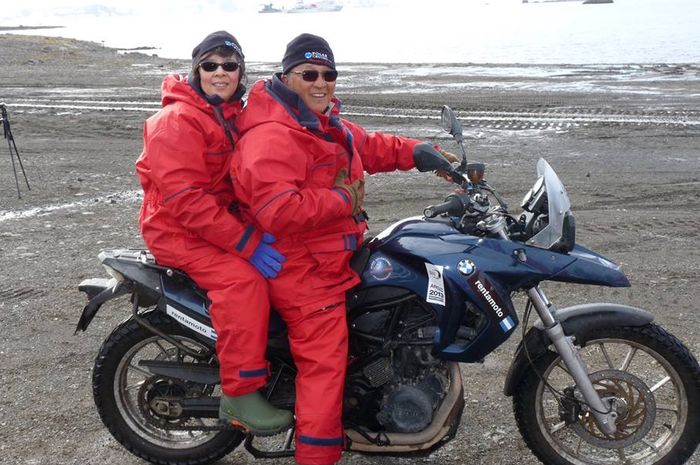 Alexander Lunardi dan istri, Ida Purwaningsih ketika di Antartika pada tahun 2013