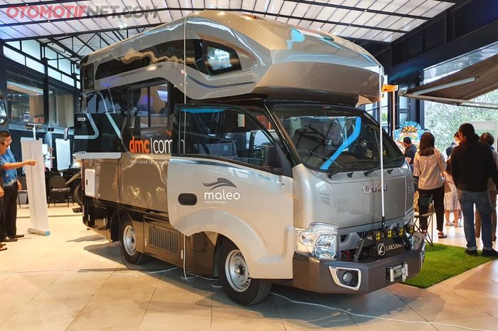 Bodi Isuzu Traga motorhome terlihat unik dengan cangkan keren dari fiber