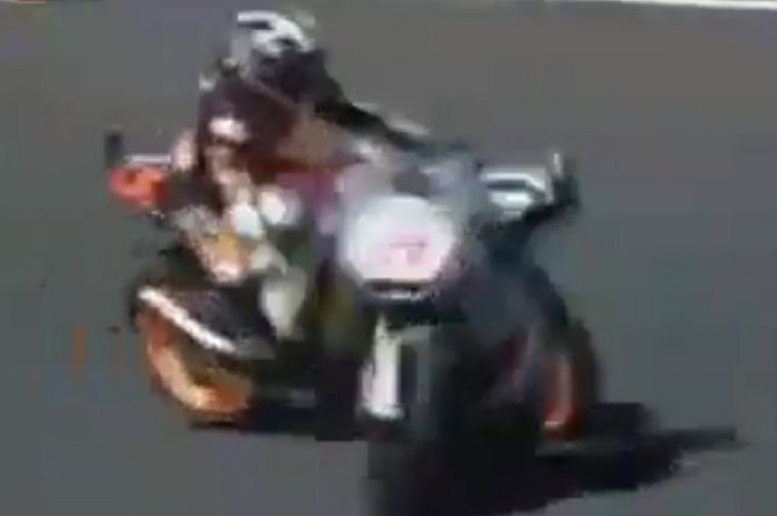Marc Marquez di Moto2 sodok Thomas Luthi