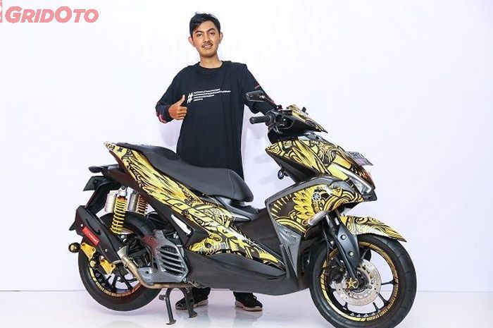 Yamaha Aerox 155 dengan decal bermotif Garuda Wisnu Kencana