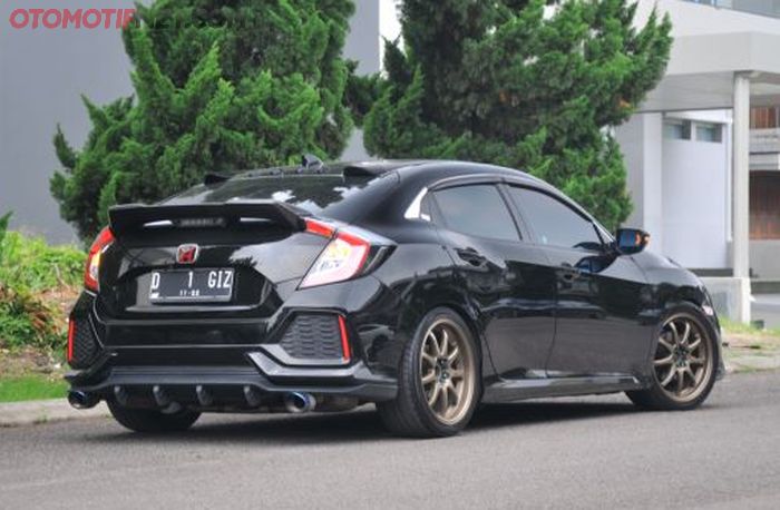 Meski tak sekencang mobil sang suami, performanya Civic Turbo Mrs.C ini lumayan ngacir loh