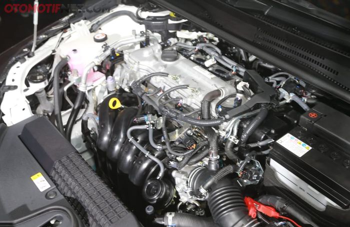 Varian HEV All New Corolla Altis menggunakan mesin sama yang dipakai Toyota C-HR dan Prius generasi keempat yakni berkode 2ZR-FXE