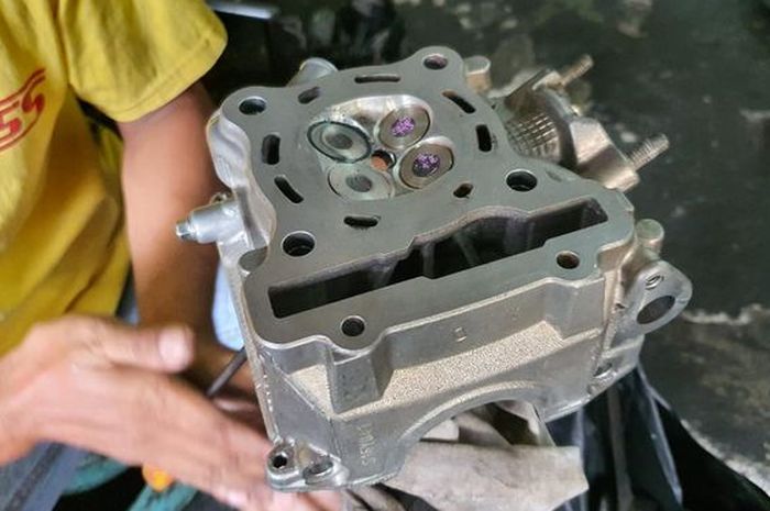 Yamaha NMAX lebih berperforma jika pakai klep motor Yamaha All New R15