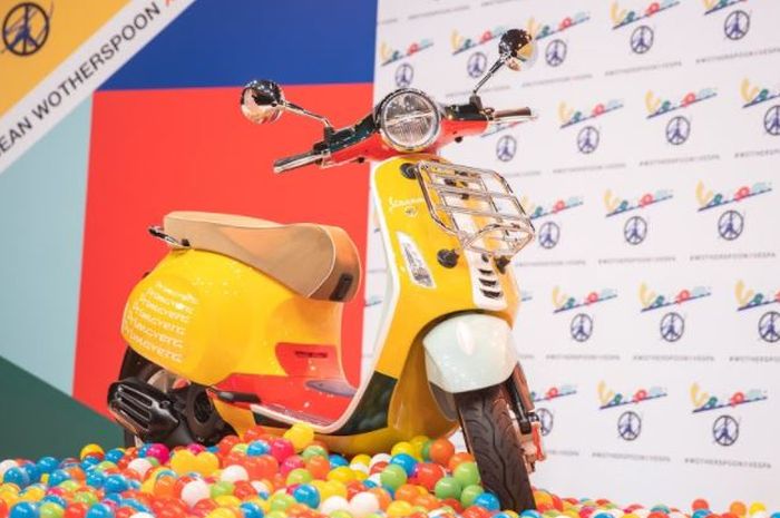 Vespa Primavera Sean Wotherspoon