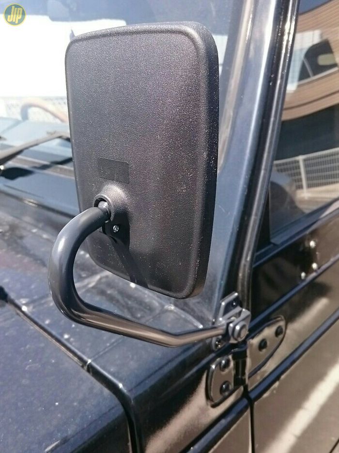 Spion &lsquo;panco&rsquo; dari Suzuki Jimny SJ30-1 paling sulit dicari. 